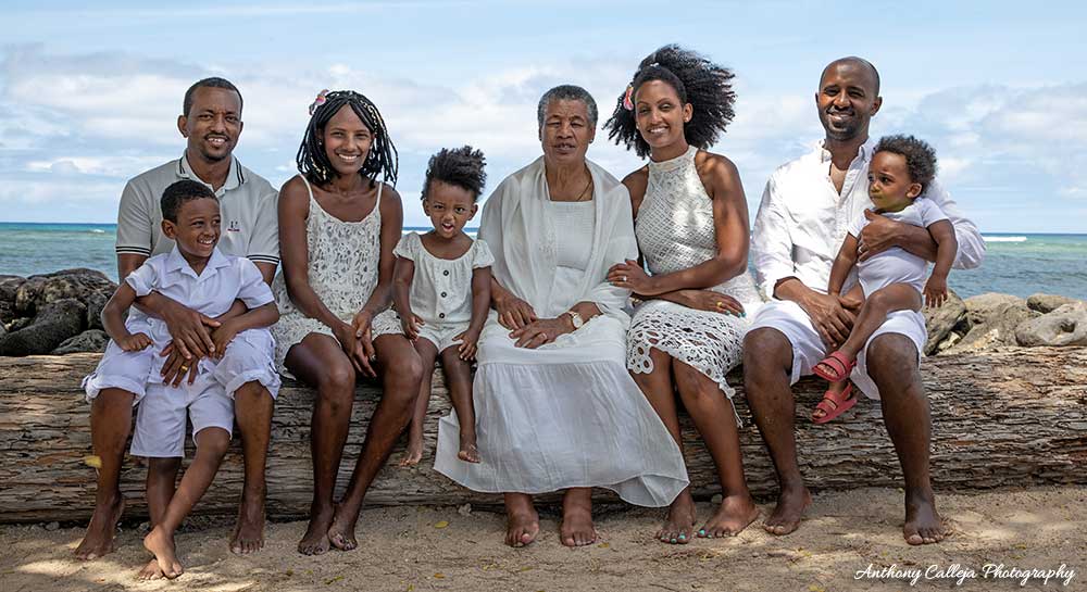 Casual Family Portrait Photography - Waikiki Beach, Honolulu Oahu Hawaii
