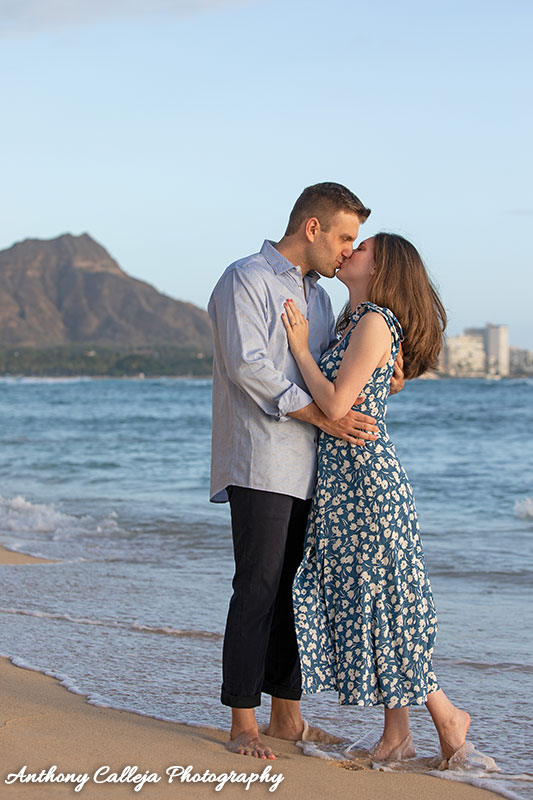 Jesse & Ariella Kissing at Waikiki Beach