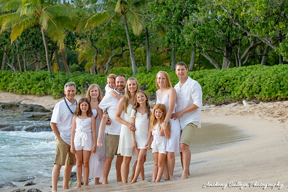 Clothing Ideas - Beach Family Portrait - Family of ten wearing white and Khaki clothes for a photo session at Secret Beach KoOlina 