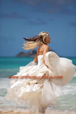Hawaii Wedding Portrait Photographers - Bride spining on the white sands of beach 