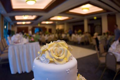 Honolulu County Club Wedding Photography - Wedding Cake